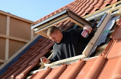 Pose de fenêtres de toit Velux à Roiffé